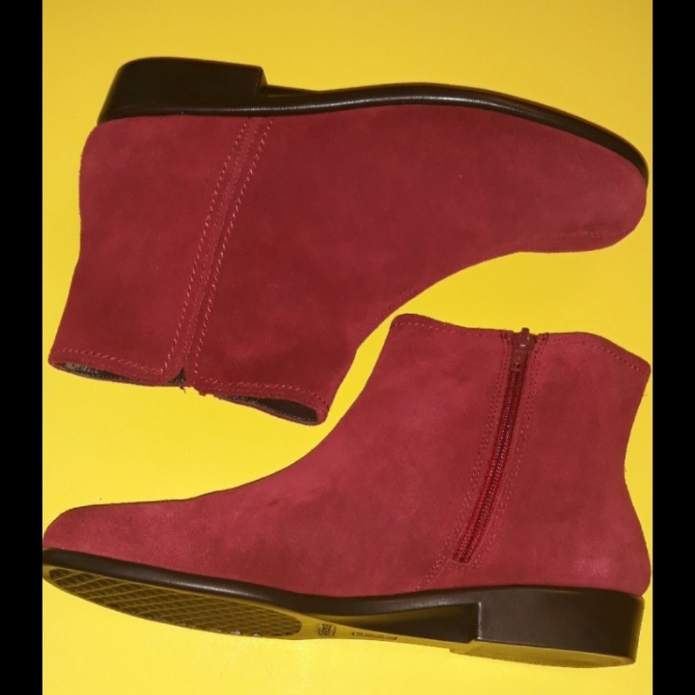 NWOB AEROSOLES Bootie